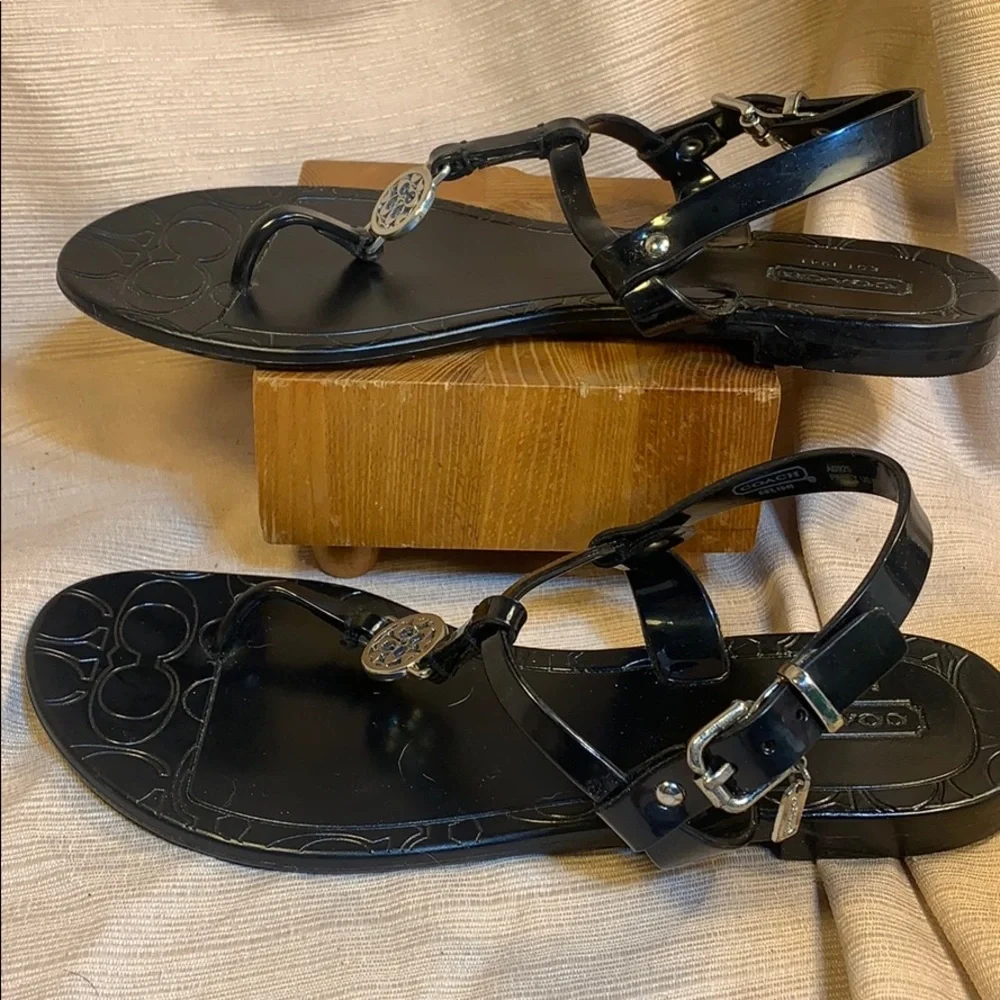 Coach worn once authentic thong sandal iconic logo